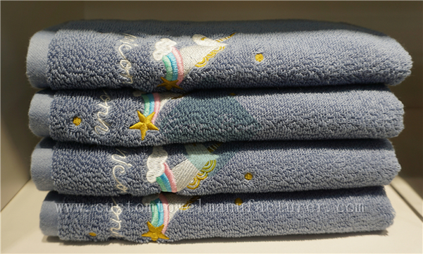 China Custom Embroidery Logo Face Towels Supplier